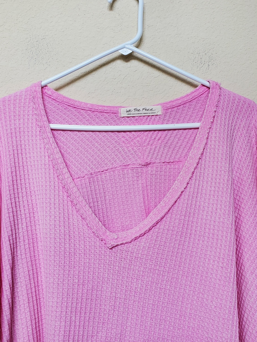 We The Free Pink Waffle Knit Oversized  V-Neck Women’s Top.  Size Large - Picture 3 of 7
